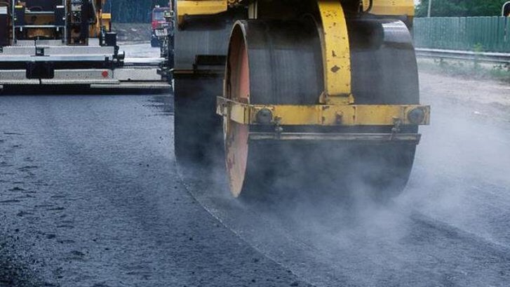 Onder andere asfaltschades worden hersteld. (Foto: Rijkswaterstaat)