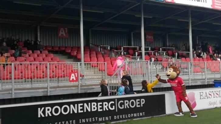ALLY de Aap in het Yanmar-Stadion (Archieffoto: Almere DEZE WEEK)
