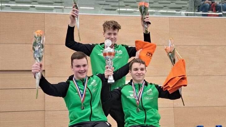 Aiden van Lieshout, Ben de Bakker en Tim Verhoeven wonnen zilver bij het NK voor teams. (Foto: Turning Spirit Almere)