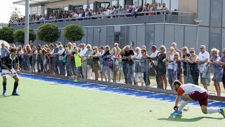 Het zal weer druk worden, net zoals toen de club in 2018 promoveerde naar de Hoofdklasse (Archieffoto: Fred Rotgans)