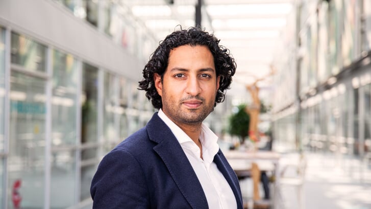 Munish Ramlal  "Vertrouwen in overheid is in Almere zo'n beetje het laagst van Nederland" (Foto: Roos Trommelen)