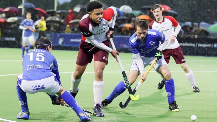 De hockeyheren, hier actief tijdens de bekerfinale, blijven in de Promotieklasse. (Archieffoto: Fred Rotgans)