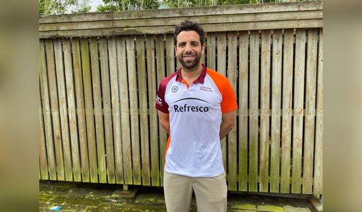 Valentin Verga in tenue van De Almeerse Hockeyclub (Foto: aangeleverd)