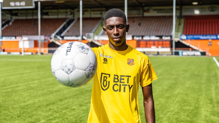 Khadim Ngom is blij met zijn eerste profcontract (Foto: Stefan van Nierop)