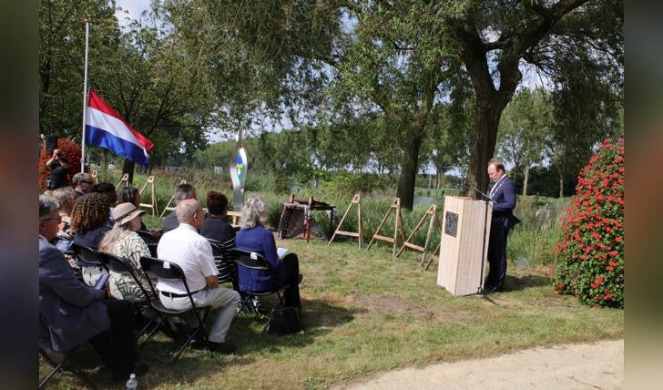De verhalen moeten verteld blijven worden, sprak burgemeester Hein van der Loo tijdens de Indiëherdenking. (Foto: Fred Rotgans)