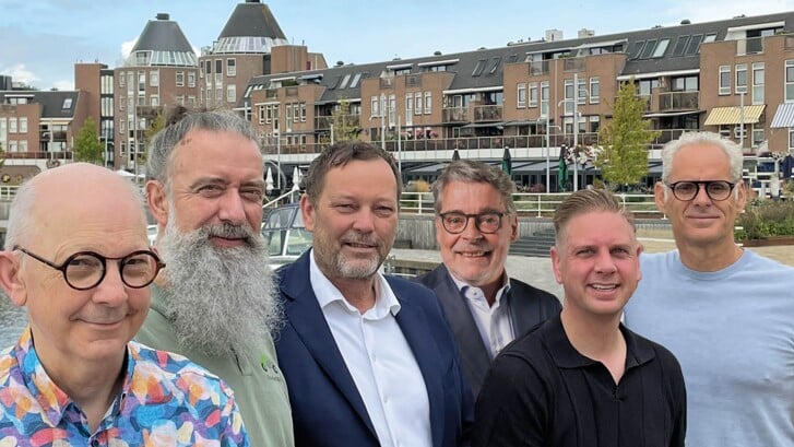 BIZ bestuur Almere Haven vlnr: Adri Bax, Steven van Wijk, Rembrand Duindam, Taco van der Meer, Ivar Dirkmaat, René Verwillegen (Foto: aangeleverd)