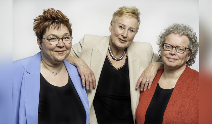 Marjan Heidstra (midden) met haar opvolgsters Martha de Potter (links) en Wilma van Breemen. (Foto: Claudia Kamergorodski)