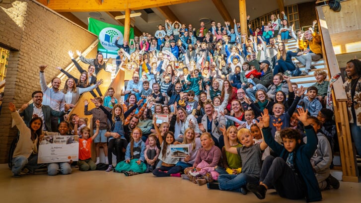 De leerlingen van groepen 5/6 zijn blij met de winst (Foto: De Verwondering)