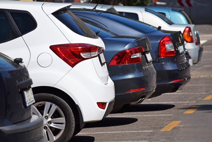 In Buiten wordt betaald parkeren ingevoerd. (FOTO: Adobe Stock)