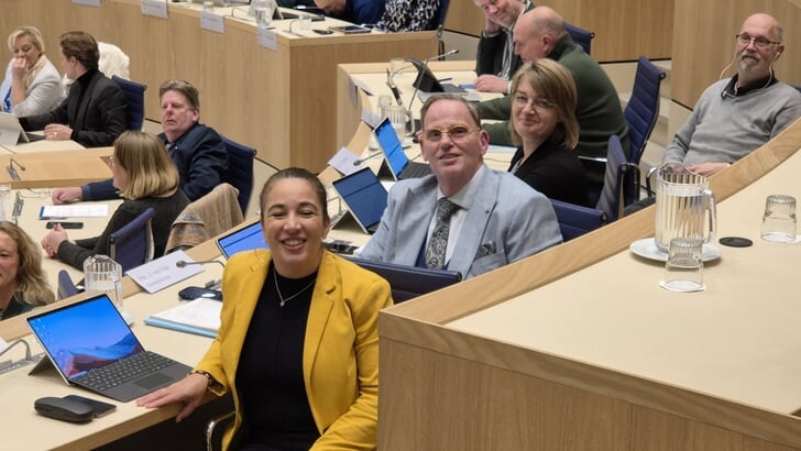 De drie fractieleden van de ChristenUnie met vooraan Georgine Panhuijsen. (Foto: Almere DEZE WEEK)