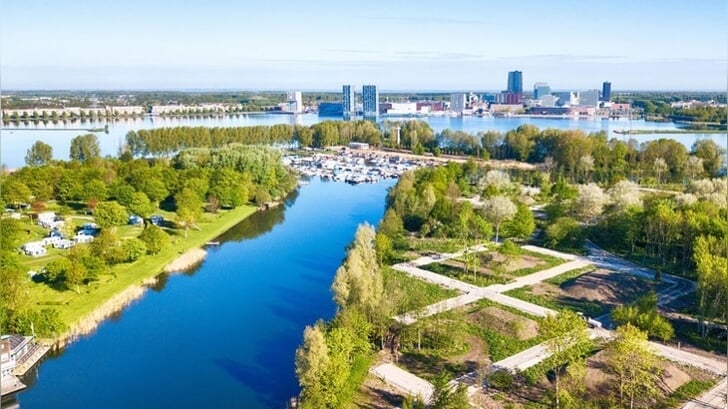De hightech-campus moet aan de zuidoever van het Weerwater komen (Archieffoto: aangeleverd).