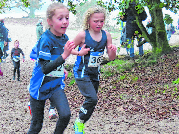 Chloé en Lieke zij aan zij.