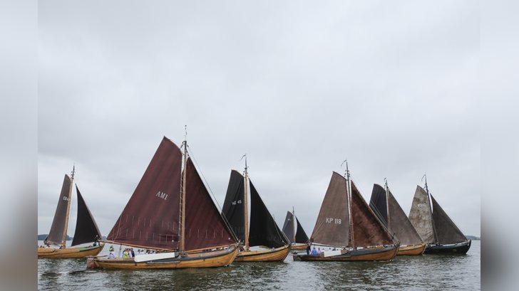 Het is een imposant gezicht om de botters te zien varen (Foto: aangeleverd)