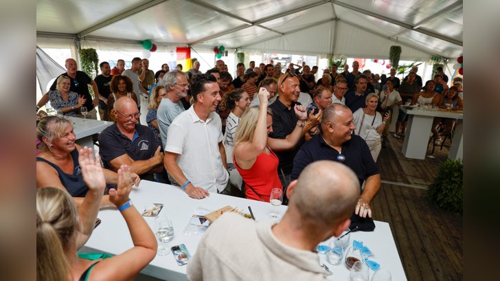 Tijdens een feestelijke uitreiking worden de prijzen verdeeld (Foto: aangeleverd)