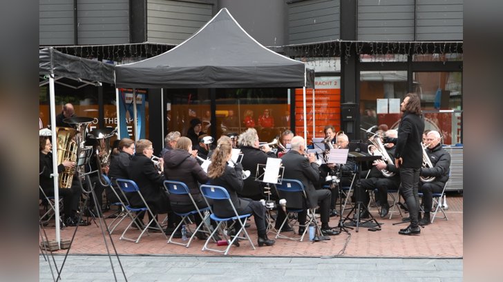 Dodenherdenking in Almere Haven. (Foto: Fred Rotgans)