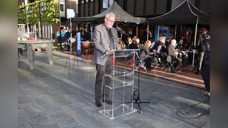 Dodenherdenking in Almere Haven. (Foto: Fred Rotgans)