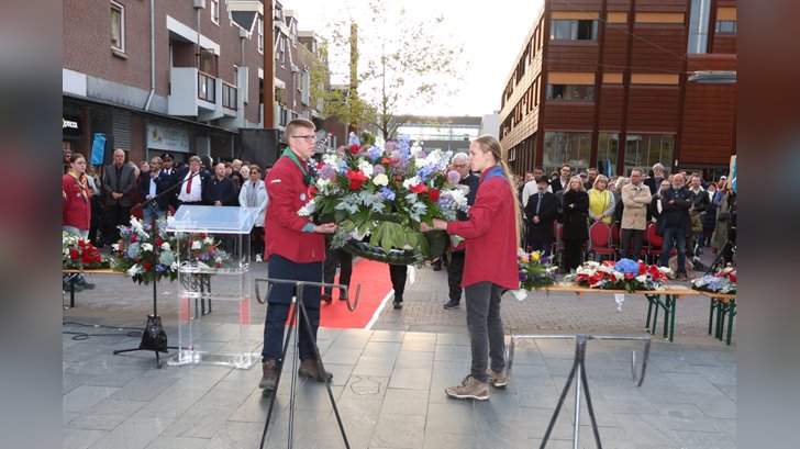 Dodenherdenking in Almere Haven. (Foto: Fred Rotgans)
