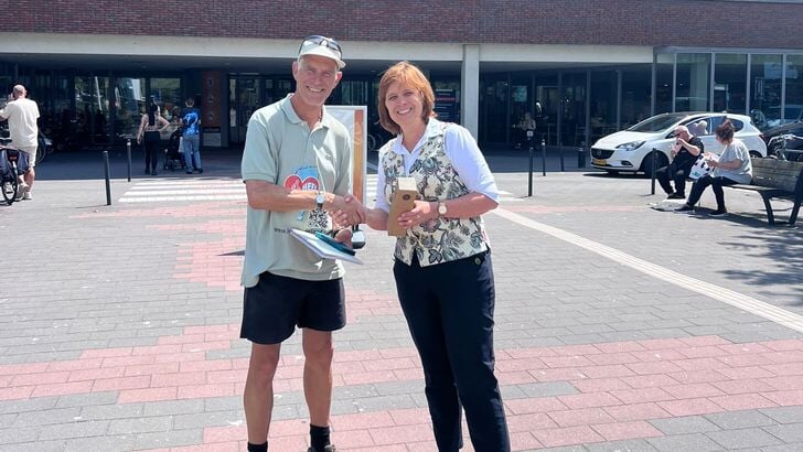 Frank Boerebach werd welkom geheten door wethouder Nieuwenhuizen. (Foto: aangeleverd)