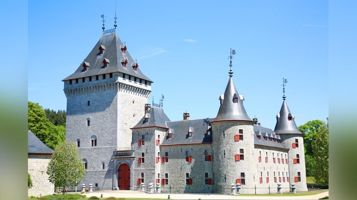 Kasteel Jemeppe in België met de kloostermoppen. (Foto: AdobeStock)