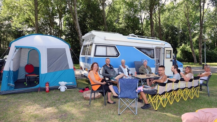 Gezelligheid op de Buurtcamping in Haven. (Foto: Fred Rotgans)