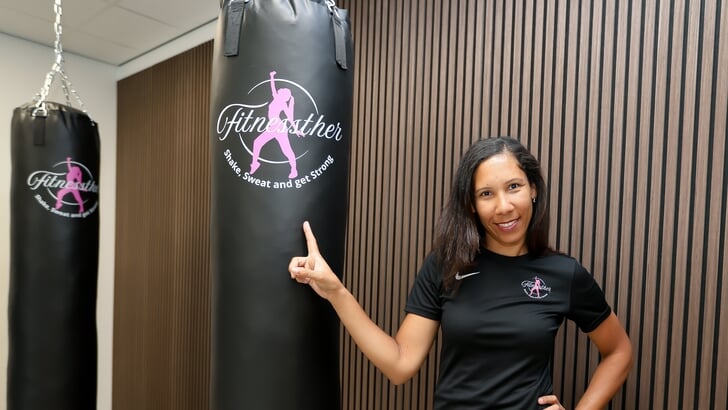 Oprichter Esther Greveling: "Fitnessther wil een plek bieden waar iedereen met plezier werkt aan zijn of haar doelen." (Foto: Fred Rotgans)
