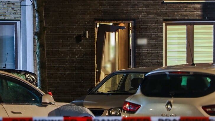 Een explosie in de Oostvaardersbuurt in januari 2024. (Archieffoto: HV Almere)