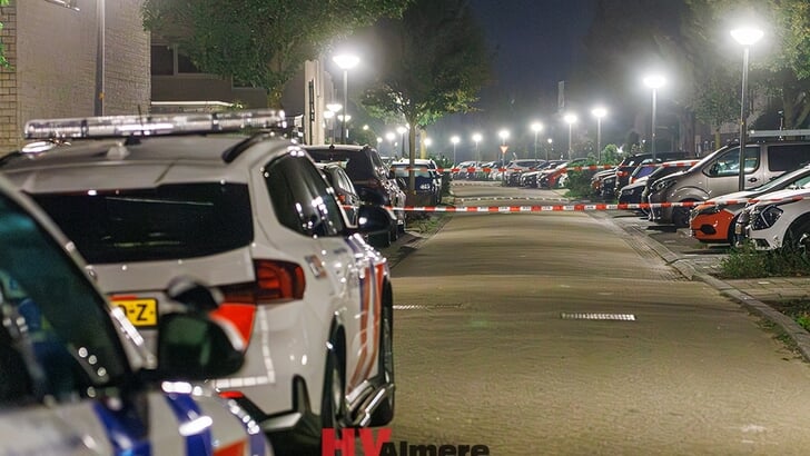 De straat werd afgezet (Foto: HV Almere)