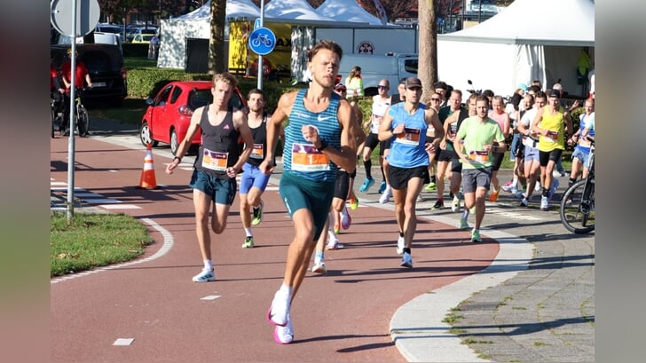 Almeerder Luc Essink won de 30 van Almere in een razendsnelle tijd. (Foto: Fred Rotgans)