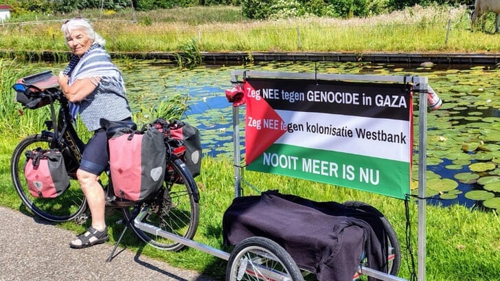 Maria Remmerswaal fietst door Nederland (Foto: aangeleverd)