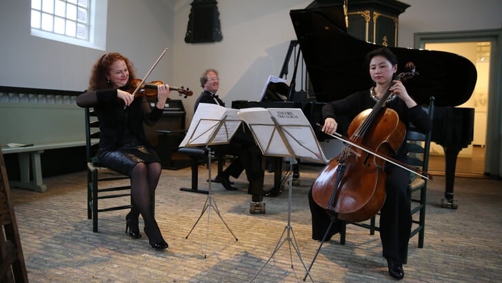 Het Erasmus Trio: v.l.n.r. Vera Laporeva, Thomas Hermann en Xiaojia Xu. (Foto: Stefan Deems)