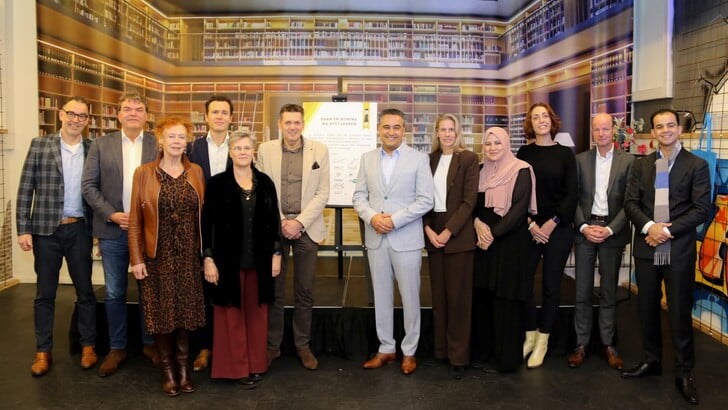 De bestuurders van de deelnemende onderwijs- en woonpartijen. (Foto: aangeleverd)