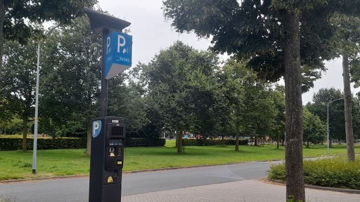 Het Almeers parkeerbeleid gaat op de schop. Of er een idealistisch of realistisch beleid komt is echter nog de vraag (Foto: Almere DEZE WEEK)