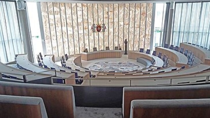 Raadzaal (Foto: aangeleverd)