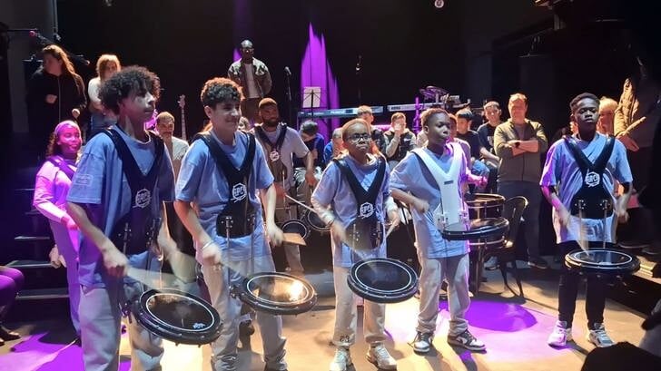 De schoolbrassband zorgde voor een knallende afsluiting van het 'Open Prodium'. (Foto: Almere DEZE WEEK)