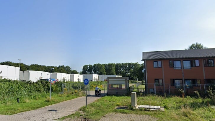 Het AZC op sportpark Fanny Blankers-Koen (Foto: Google)