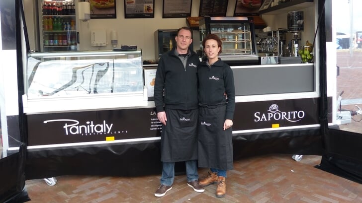Ron en Karina van Saporito. (Foto: Almere DEZE WEEK)