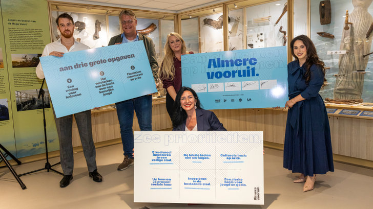 Presentatie hoofdlijnenakkoord Almere Vooruit. (Foto: Maarten Feenstra)