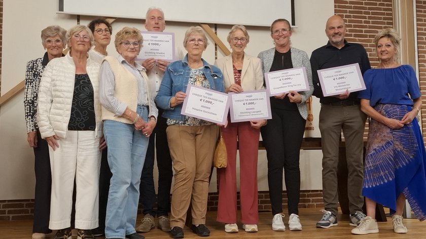 Vijf goede doelen ontvangen geld van opbrengst kledingbeurs Passage Ameide-Tienhoven aan de Lek