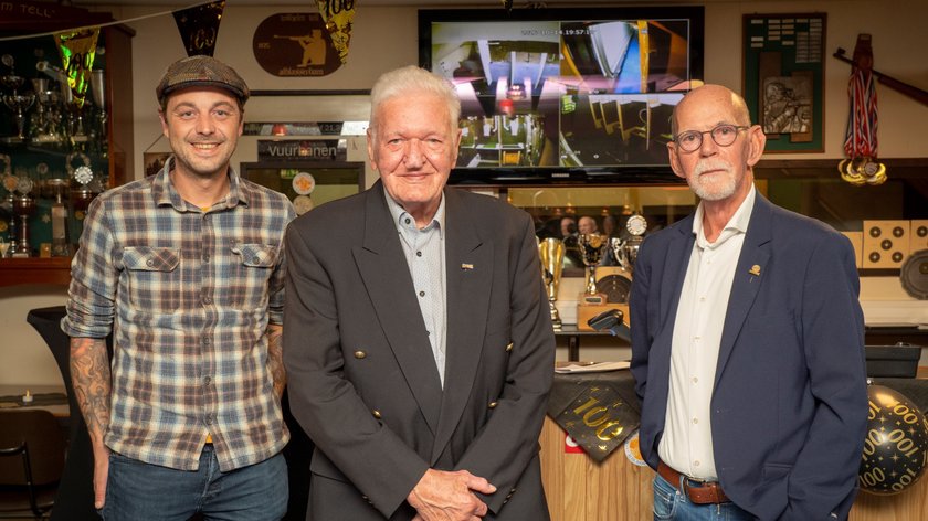 Alblasserdamse schietvereniging Wilhelm Tell viert jubileum met zwart randje