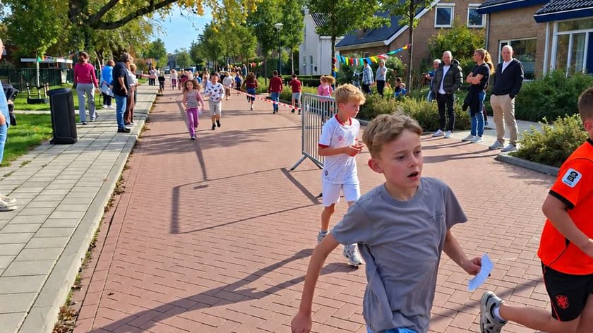 Leerlingen CBS ‘de Zaaier’ in Andel rennen voor schoolgeld van drie meisjes in Gambia