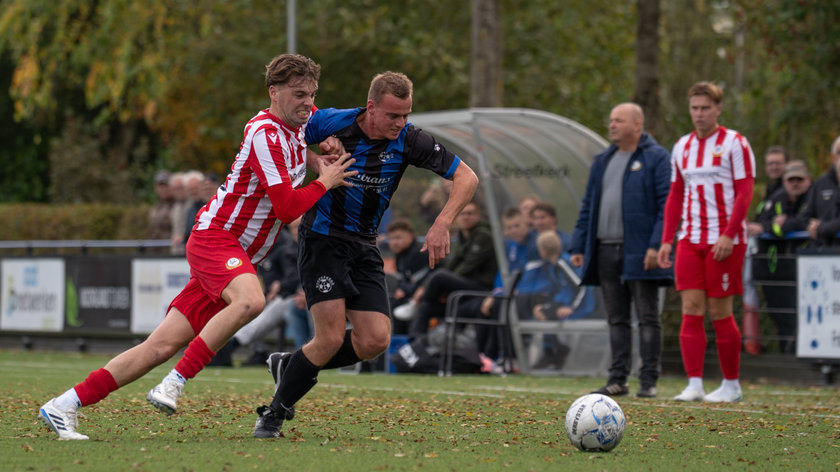 Tom Wighert schiet Herovina met twee goals voorbij Streefkerk, Van Vliet eraf met hoofdblessure