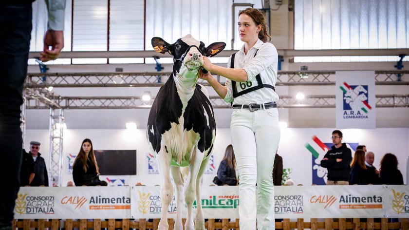 Tessa Bons wint showmanship senior op internationale show in Italië