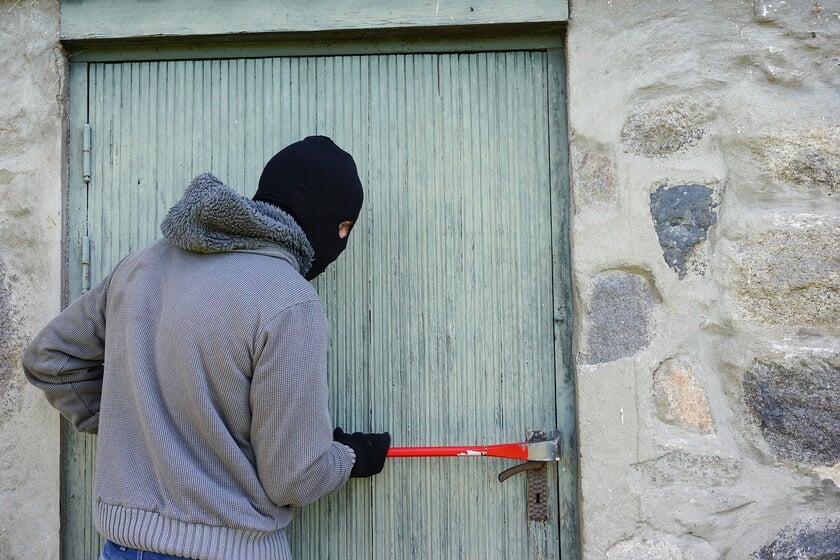 Politie geeft veiligheidstips aan ouderen in Oversingel
