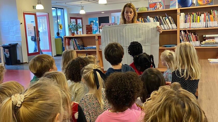 Juf Sandra maakt van verkiezingsdag een leerzame ervaring