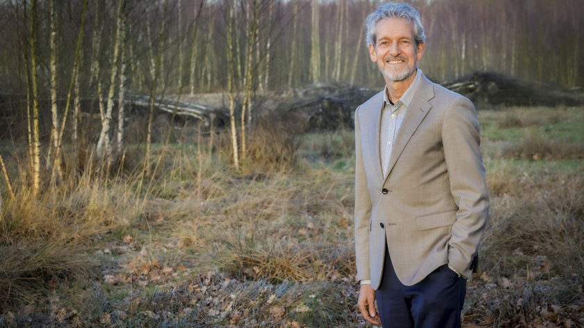 Tussen keukentafel en vergadertafel - Column burgemeester Hans van der Pas