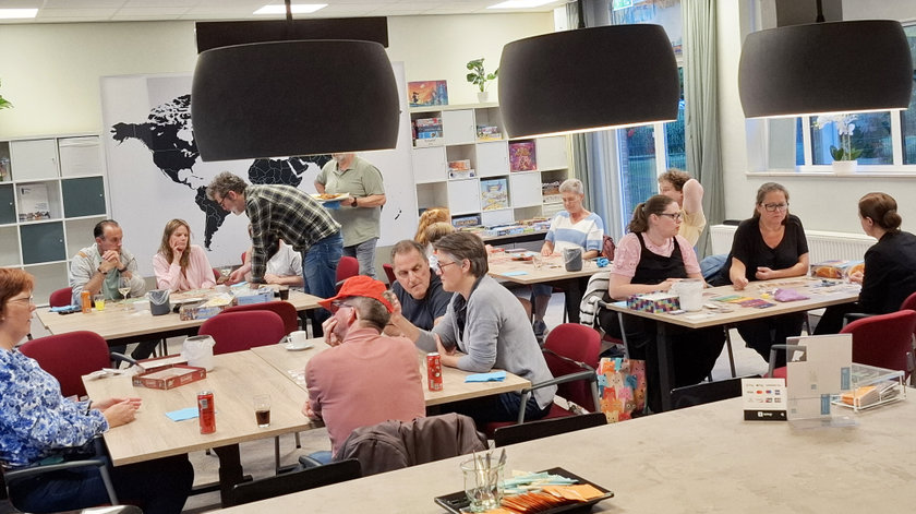 Gezellige spellenavond in buurthuis De Wester