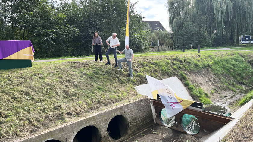 Vuilfuik bij overstort Melkpad Zeeland
