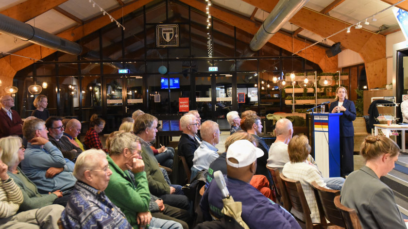 Weesp Duurzaam verwacht in december opnieuw boompjes uit te delen