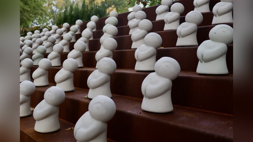 Onthulling Jizō-herdenkingsplek voor stilgeboren kinderen op Zorgvlied