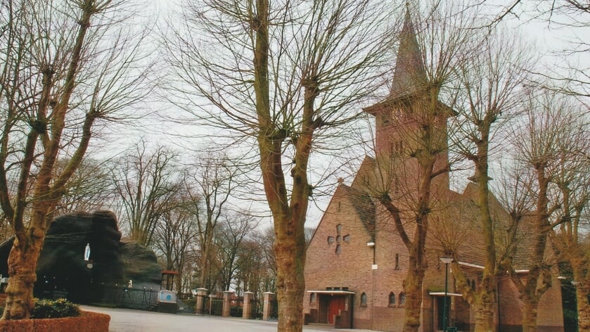 Meimaandviering bij Lourdesgrot